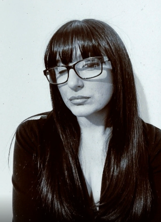 Попи Боун: Звезда в TikTok и изгряваща музикална сензация